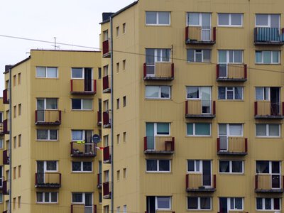 Demografia uderza w rynek mieszkaniowy. Pustoszenie Polski i problem słoików [OPINIA]