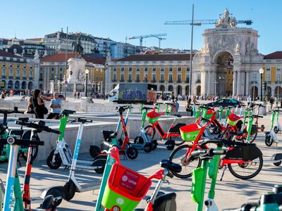 To miasto zakazuje wynajmu hulajnóg elektrycznych. W tle tysiące poszkodowanych