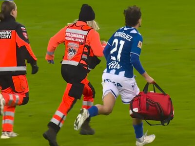 Piękne zachowanie gracza Lecha. Ruszył na pomoc rywalowi