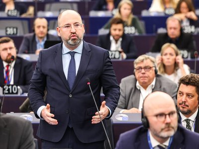 Adamowi Bielanowi grunt pali się pod nogami. Chciał zaimponować Kaczyńskiemu, a wkurzył Amerykanów