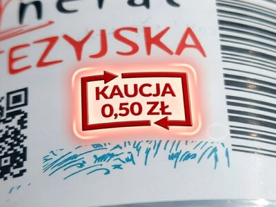 Zapomnij o butelkomacie. Sklepy ścigają się, by odebrać butelki spod drzwi
