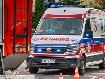 Karetka potrąciła dziecko na terenie przedszkola. Sprawę bada prokuratura