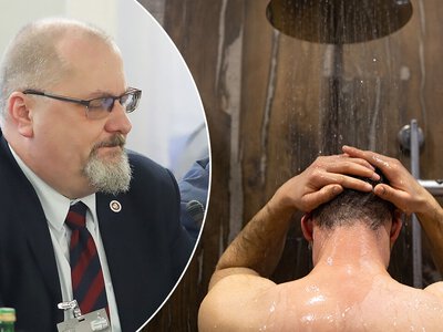 Prokurator w cudzym mieszkaniu. Przyglądał się mężczyźnie pod prysznicem