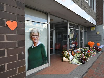 Dwukrotnie wjechał w australijską polityczkę. Kierowcę zatrzymał fryzjer. Usłyszałem głośny huk