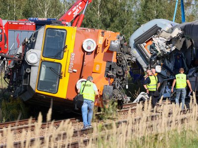 Tragiczny finał katastrofy kolejowej na Mazowszu. Nie żyje kierowca ciężarówki