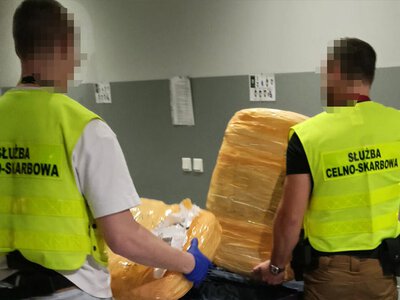 Udawał, że nie pamięta kodu. W bagażu miał narkotyki warte miliony