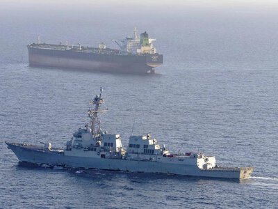 Płoną tankowce w Ormuz. Irańska armia zaatakowała statki i grozi uderzeniem w bazy USA