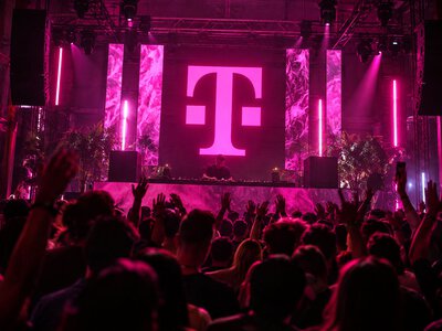 T-Mobile szykuje darmową imprezę w Warszawie. Zagrają znani DJ-e