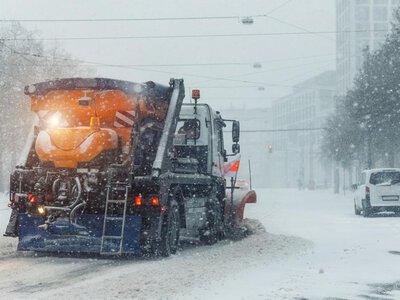 Zima zaskoczy drogowców? Płacą 70 zł netto za godzinę za jazdę po śniegu