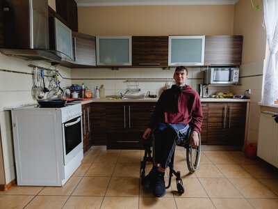 Miał tylko reklamówkę z ubraniami. Po ośmiu miesiącach los się do niego uśmiechnął