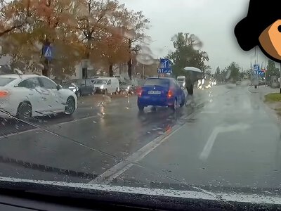 Szokująca nieuwaga kierowcy. Pieszy cudem ocalał. Potem nastąpiło coś dziwnego