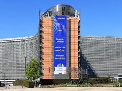 Obowiązek przyjmowania migrantów. Media: KE zdecydowała ws. Polski