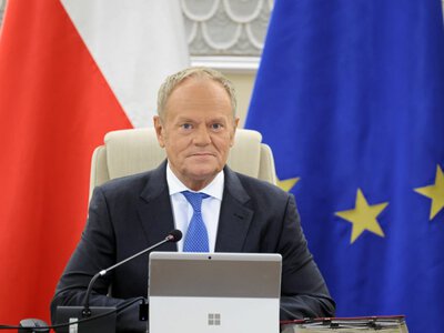 Policjant uratował 17 osób z pożaru. Tusk przyznał mu specjalne świadczenie