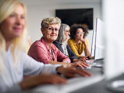 160 mln zł na rozwój kompetencji online. Trwa nabór do Klubów Rozwoju Cyfrowego