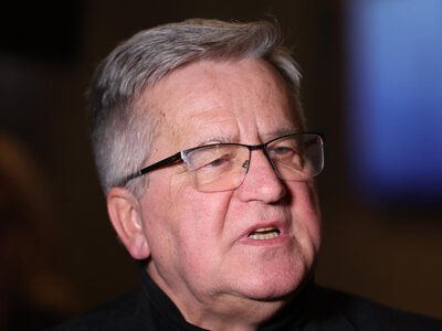 Komorowski: „Tusk zagrał na nosie opozycji pisowskiej”. Chodzi o Domańskiego i decyz…