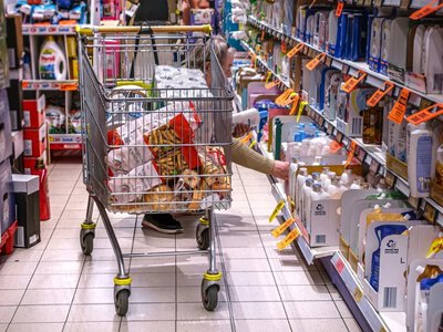 Robienie zapasów nie zawsze ma sens. To warto kupić jeszcze przed zimą