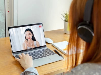 Koreańska pielęgnacja i glass skin pod lupą. Tak nas okłamują na TikToku?