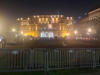 Napięcie w centrum Belgradu. Zablokowane ulice, uzbrojeni policjanci