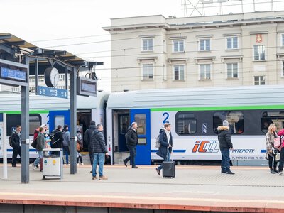 PKP kończy z dworcowym absurdem. Na te maszyny czekaliśmy latami