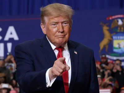 „Komunistyczni dżihadyści” i norweskie „zadupie”. Wiec Trumpa w Michigan