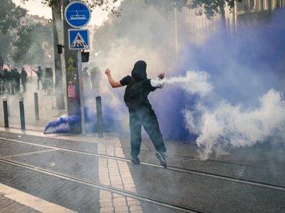 Furia lewicy i liberałów. Nie można tak pisać o Francji, bo rasizm