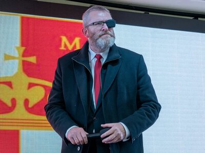 Grzegorz Braun usłyszał prokuratorskie zarzuty. Chodzi o sześć przestępstw