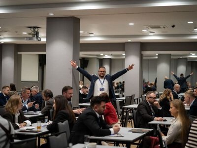 Sztuczna inteligencja, cyberbezpieczeństwo i bariery rozwoju polskich firm. Krynica Biznes 2026 z udziałem Mateusza Morawieckiego