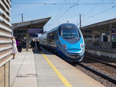 Pociąg nie dotarł do celu. Awantura w kabinie, kierownik składu w szpitalu