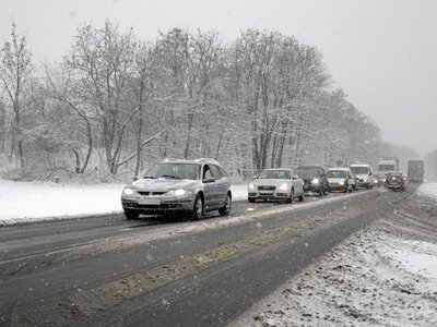 Pierwsze przymrozki mogą ujawnić problemy z autem. Sprawdź to jeszcze jesienią