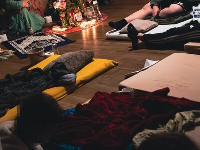 Policjanci przerwali psychotropowy rytuał. Małżeństwo oferowało halucynogenny napar