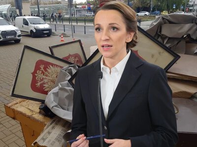 Godła w śmieciach przed budynkiem RPO. Podchodzimy do sprawy poważnie