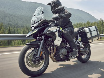 Triumph Tiger 1200 na 2027 rok: 158 KM, radary i automatycznie obniżane zawieszenie