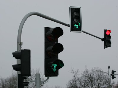 Na skrzyżowaniu łatwo o pomyłkę. Policja przypomina o ważnej zasadzie