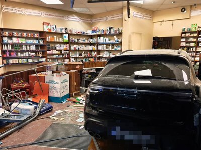 Wjechała samochodem do apteki. Policja: Miała ponad 2 promile