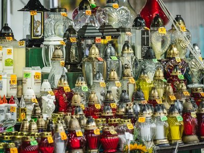 Polskie znicze obroniły ceny. Nie Chiny, lecz inny czynnik ma znaczenie