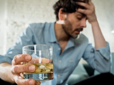 Jak poznać, że masz problemy z alkoholem? Pięć znaków ostrzegawczych