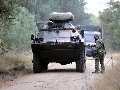 Wojskowy Żbik zderzył się z pociągiem. Zagadkowe okoliczności zdarzenia