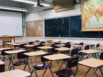 Przez lata na L4, wyłudziła ćwierć miliona euro. Zarzuty dla nauczycielki