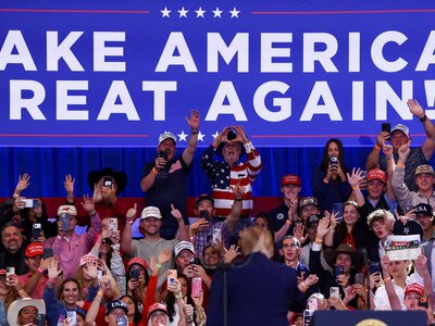 Kupicie co najwyżej hamburgera. Trump obiecał Amerykanom hojne bonusy, a teraz sam się z nich śmieje