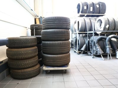 Drożej niż przed rokiem. Wymiana opon na zimowe, tyle kosztuje komplet