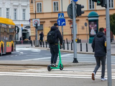 Mniej prędkości, więcej zakazów. Polacy o przyszłości hulajnóg elektrycznych