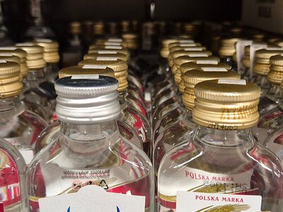 Kolejne obostrzenia w sprzedaży alkoholu. Ostra debata w Senacie