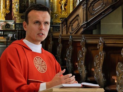 Ksiądz wściekły po oświadczeniu przełożonych. Posypały się wulgaryzmy