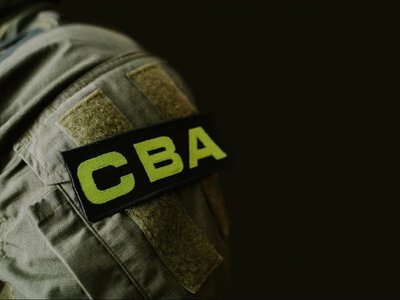 Pięć osób zatrzymanych w akcji CBA. W tle wypranie ponad 250 mln zł