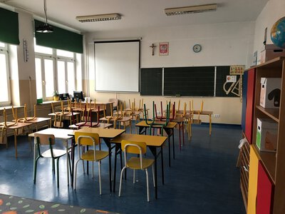 Nauczycielka wypiła herbatę z dezodorantem. 14-latek tłumaczył, że to żart. Stanie przed sądem