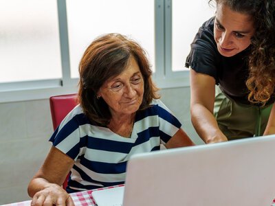 Mam 90 lat, nie umiem używać internetu. Polskich urzędów to nie obchodzi