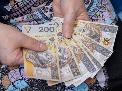 600 zł na nocleg dla seniora. Wysokość emerytury nie ma znaczenia