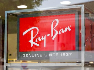 Czeski miliarder chce kupić właściciela Ray-Banów. Oferta na 30 mld euro