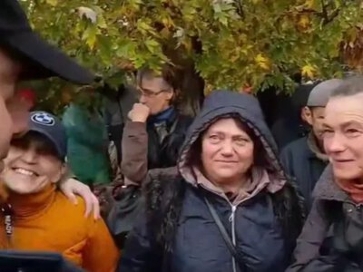 Ewakuacja w Ołeszkach. Popłynęły łzy szczęścia, pokazano wideo