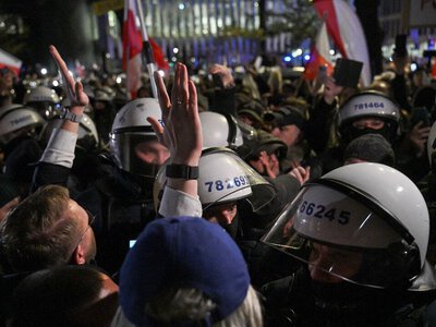 Szef MSWiA o działaniach policji pod TK. „Profesjonalne i spokojne”